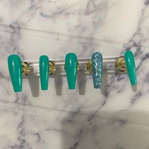 Aqua w Sparkly Blue Ring Finger press on Nails